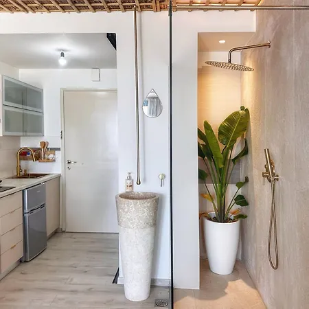 Akasha Living By The Sea 아파트