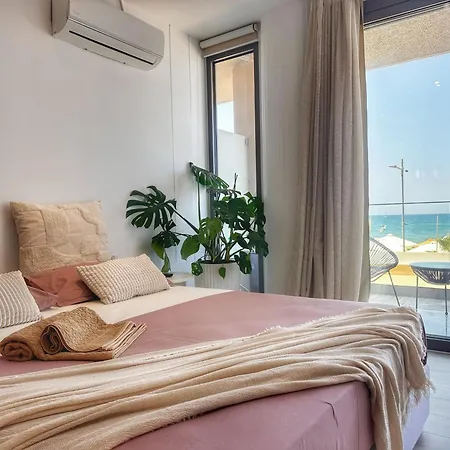 Akasha Living By The Sea Apartment *