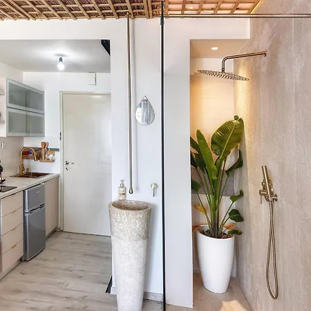 Akasha Living By The Sea Apartment *