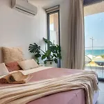 Akasha Living By The Sea Apartment *